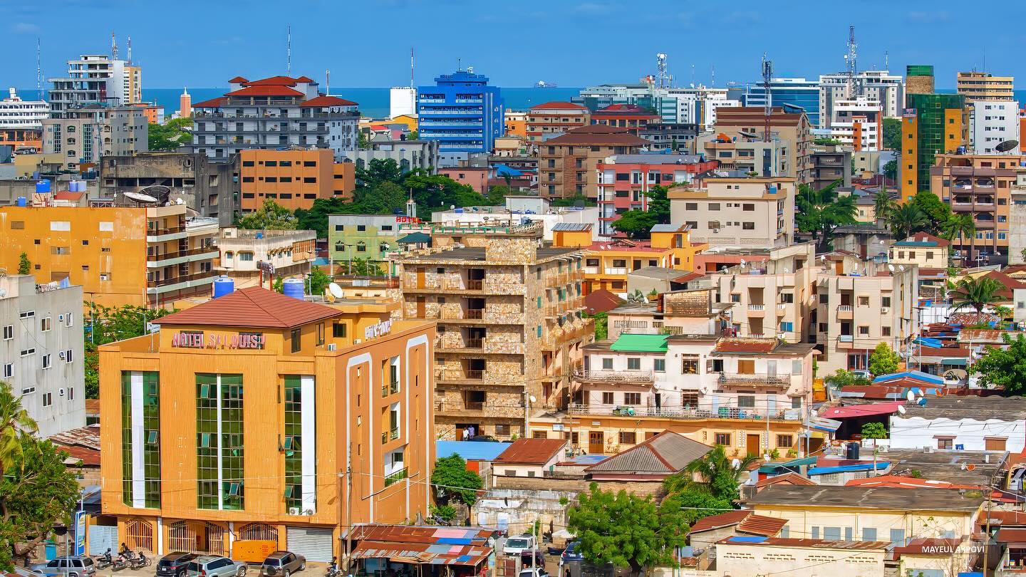 Quartiers commerçants de Cotonou, immeubles et hôtels