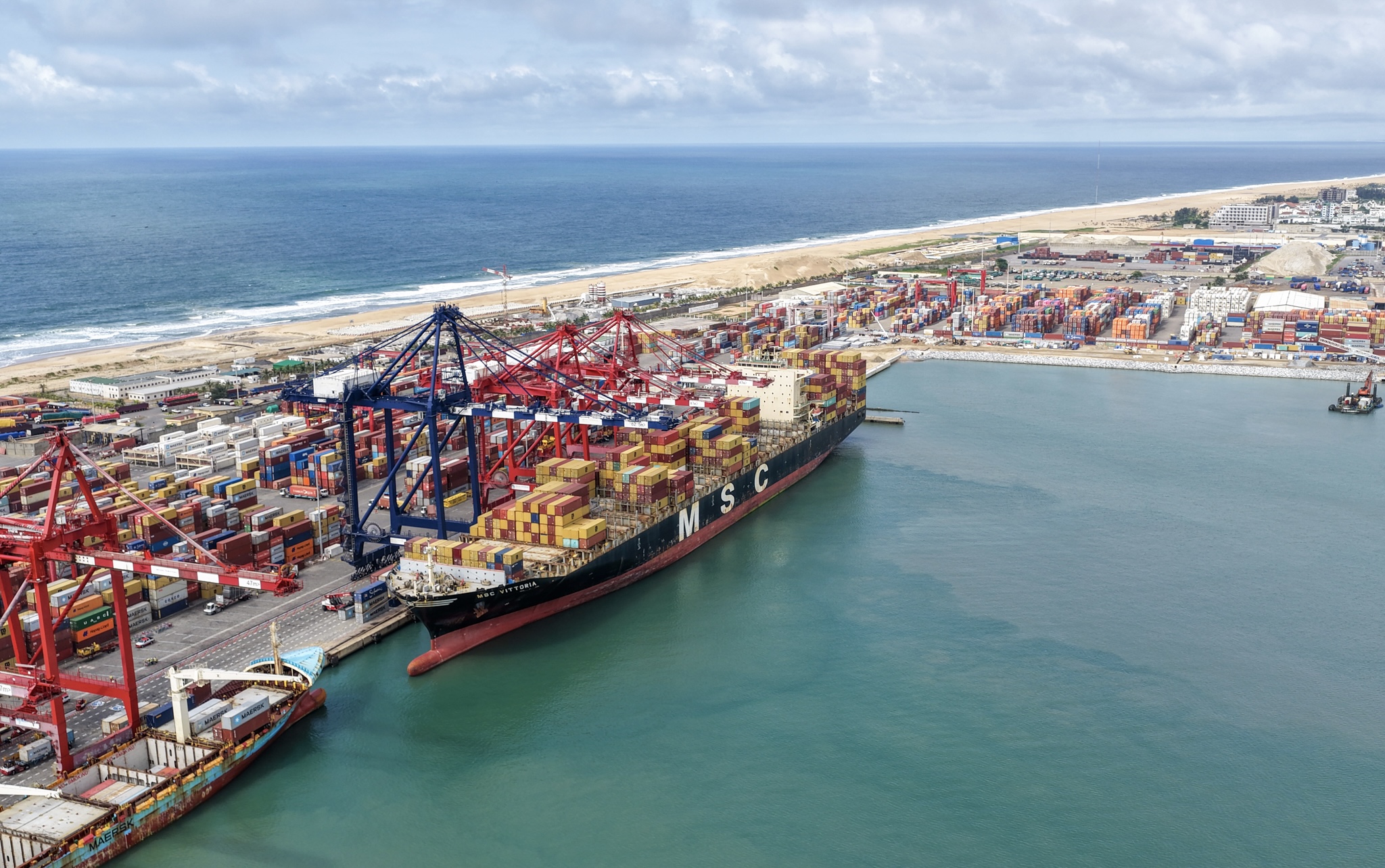 Navire à quai au Port de Cotonou